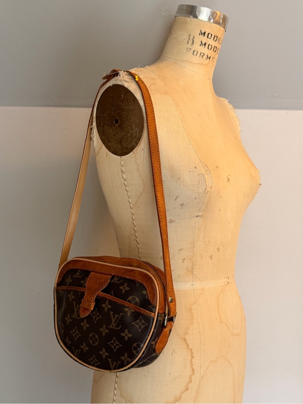 Louis Vuitton Vintage Monogram Round Shoulder Bag in Brown and Tan - Picture 9 of 9
